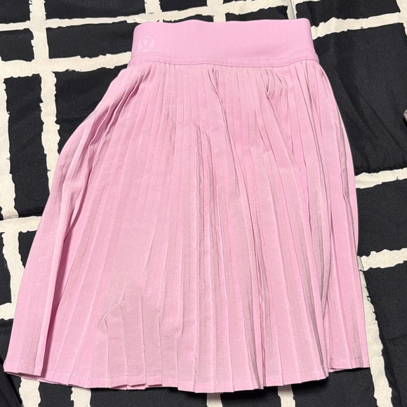 ALO Yoga Black and Lulu Pink Pleated Mini Skirt - Picture 3 of 4